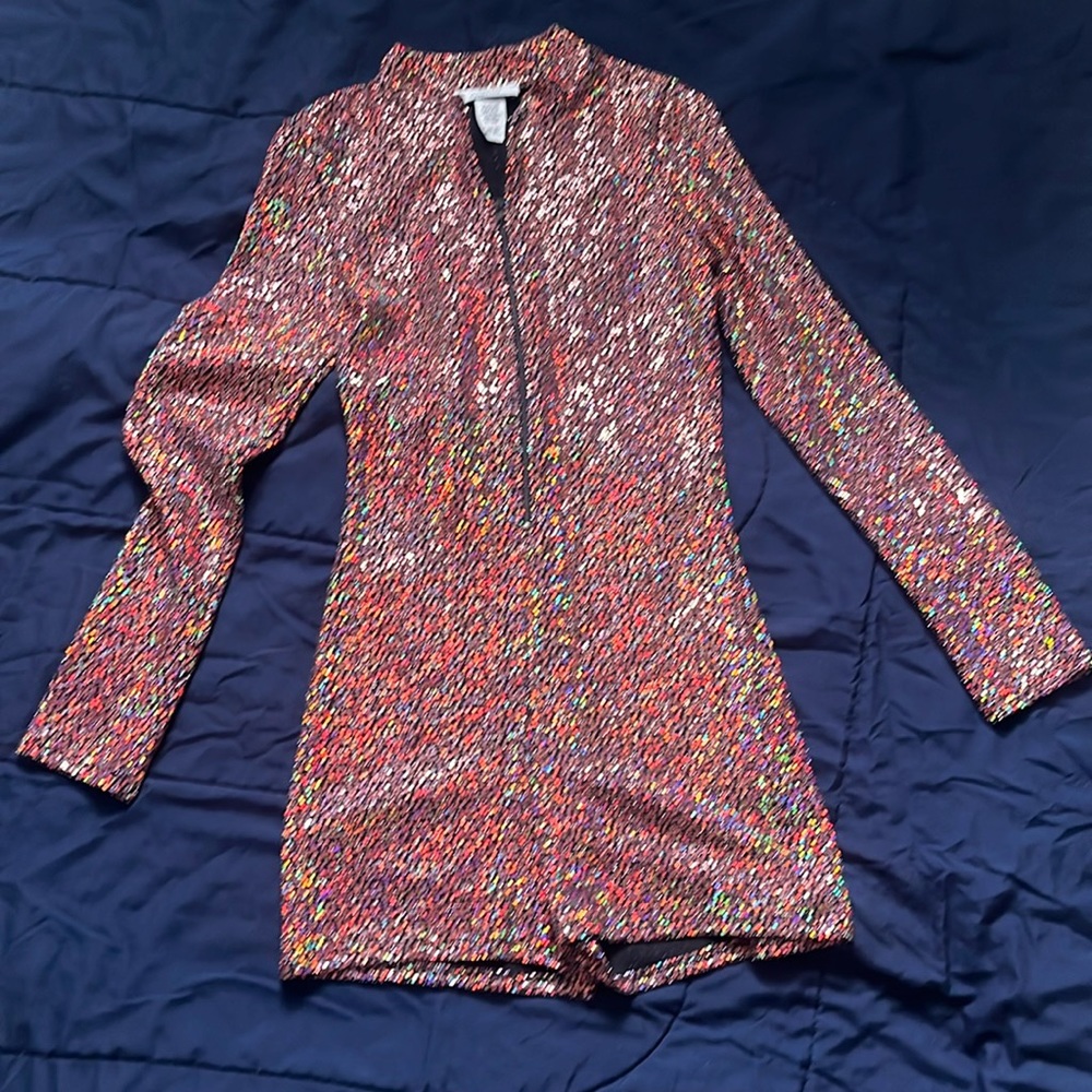 Este Bodysuit”New“Comprando en Boutique  ..Size M los destellos son Tornasol